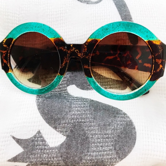 MischkaPu Accessories - Round two tone sunglasses/Glitter Bomb